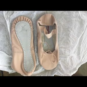 New - Capezio Teknik 200 Ballet Shoe